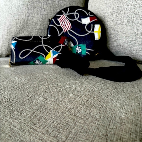 Tommy Hilfiger matching round crossbody bag and long wallet - Picture 12 of 12